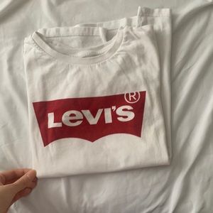 Levi’s shirt. Size small. Good condition.